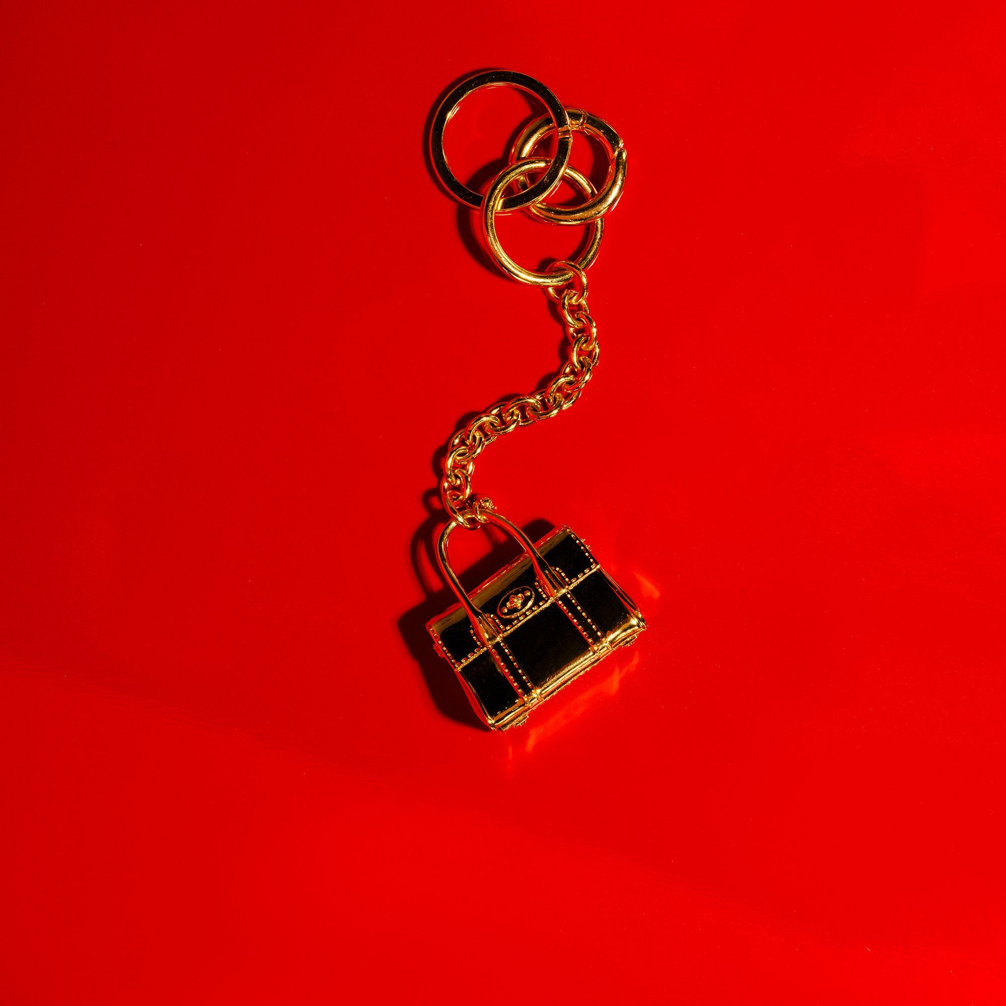 gold metal charm keyring of mulberry bayswater bag